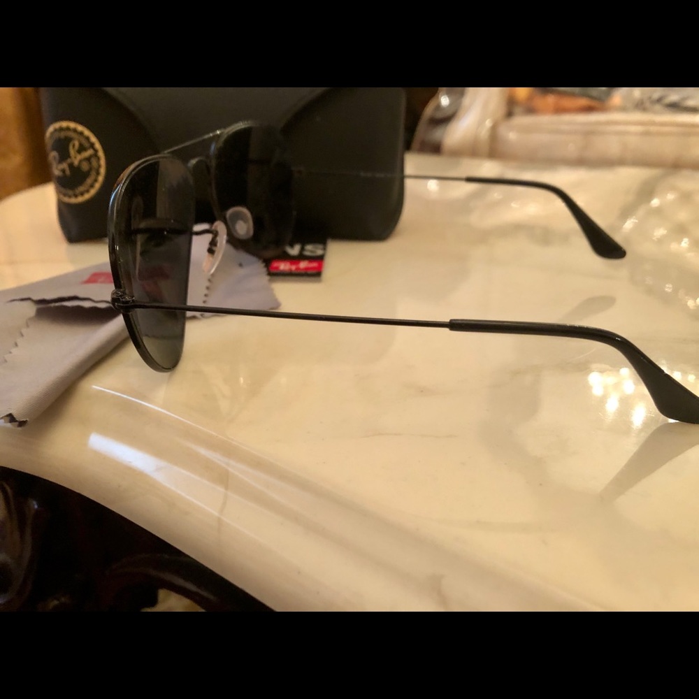 Raybans sunglasses - Picture 3 of 3